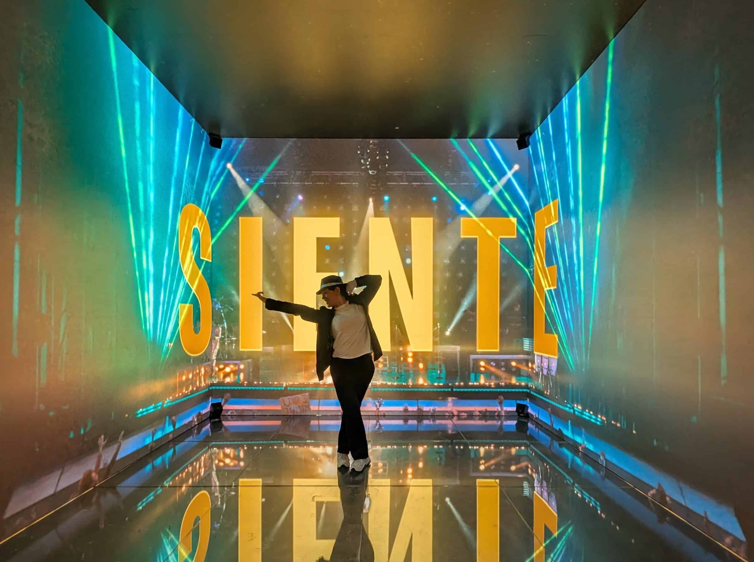 “Siente el escenario: Descubre la fusión explosiva del Commercial Dance”