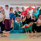 Participantes del taller de danza en Delmis Dance Studio, mostrando alegría y energía. Grupo de bailarines en taller de danza en Delmis Dance Studio.